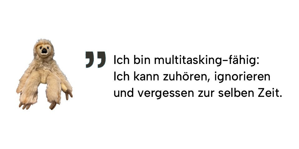 Kuscheltier-Faultier mit Spruch „Ich bin multitasking-fähig: ich kann zuhören, ignorieren und vergessen gleichzeitig.“